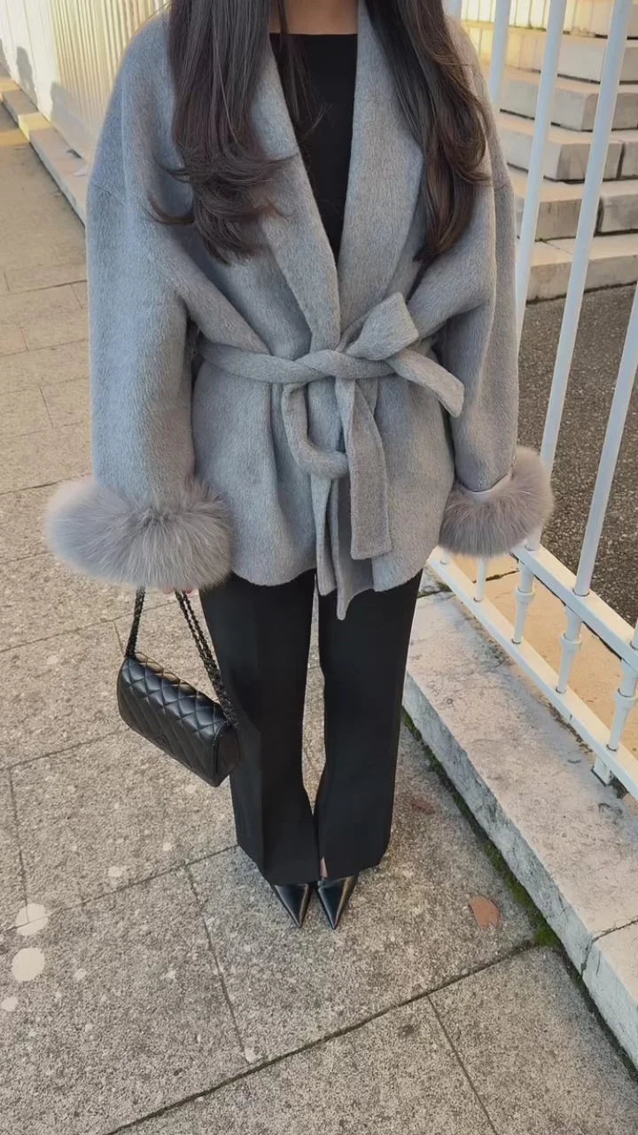 Éclat™ – Manteau Élégant en Laine, Détails Fourrure Amovibles