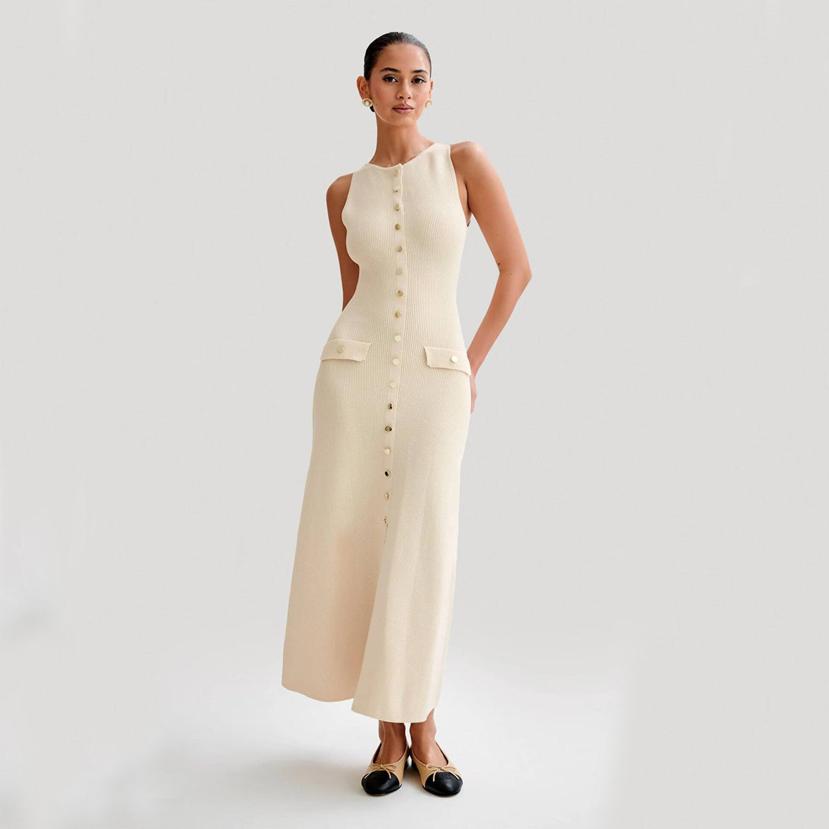Eclat™ | Robe midi sans manches – Boutonnée et minimaliste chic