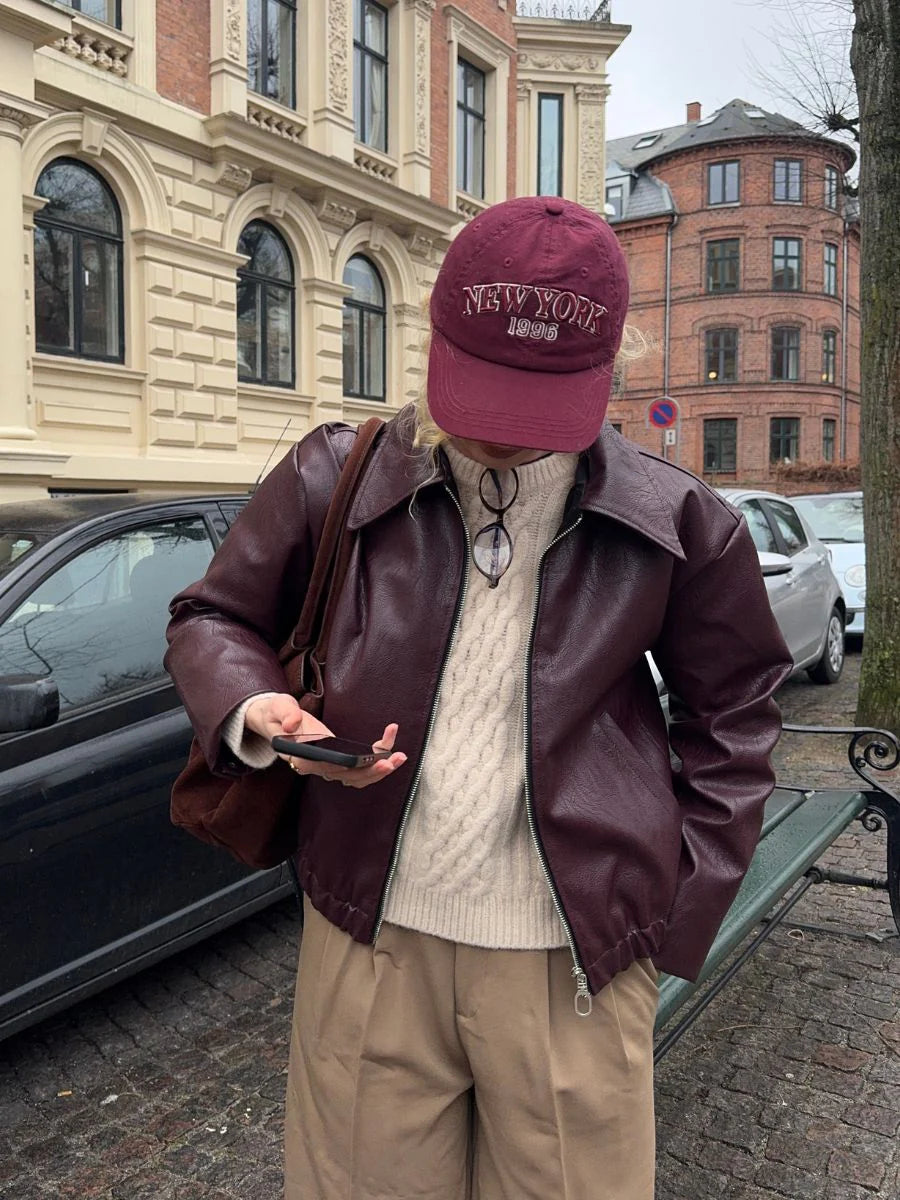 Veste Emmy – L’indispensable pièce cuir au twist moderne