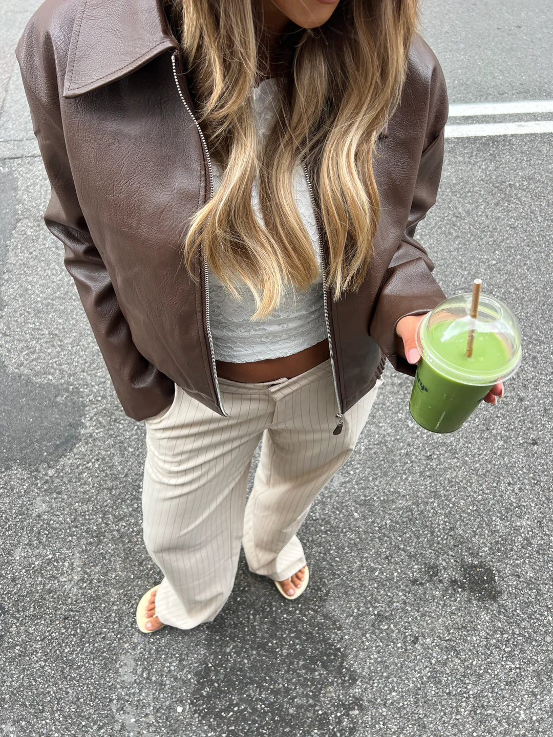 Veste Emmy – L’indispensable pièce cuir au twist moderne