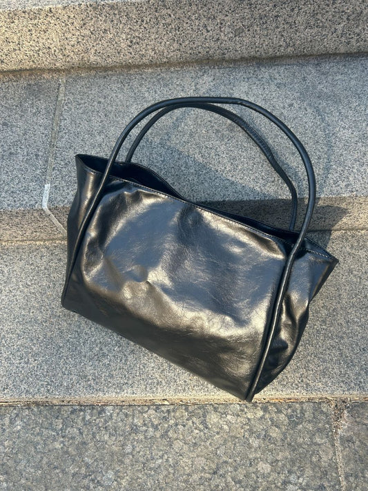 Mone Sac Bandoulière Noir – Élégance Intemporelle