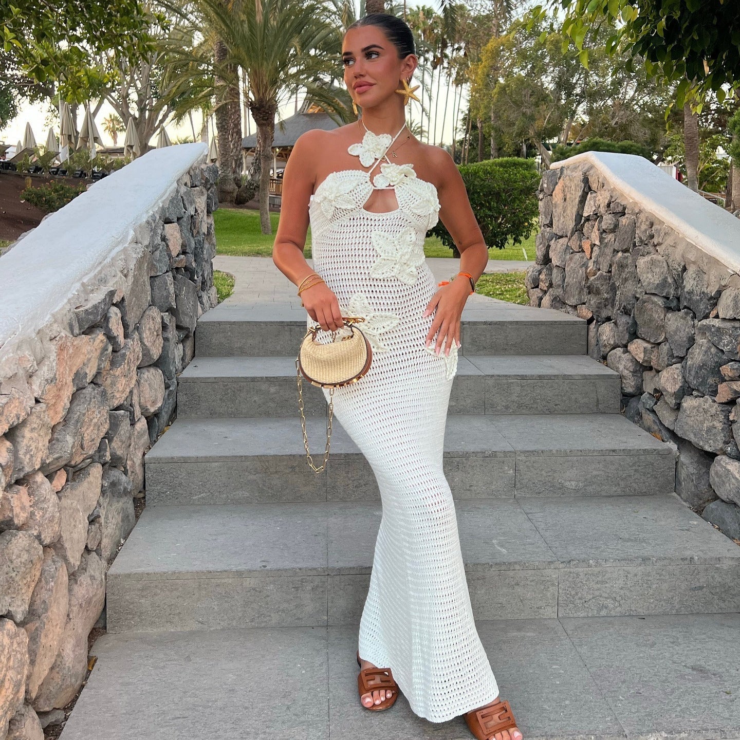 Eclat™ | Robe longue en crochet – Détails floraux et dos nu bohème