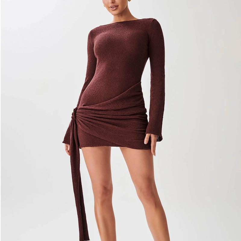 Eclat™ | Mini-robe ajustée – Tissu texturé et fente nouée sur le devant