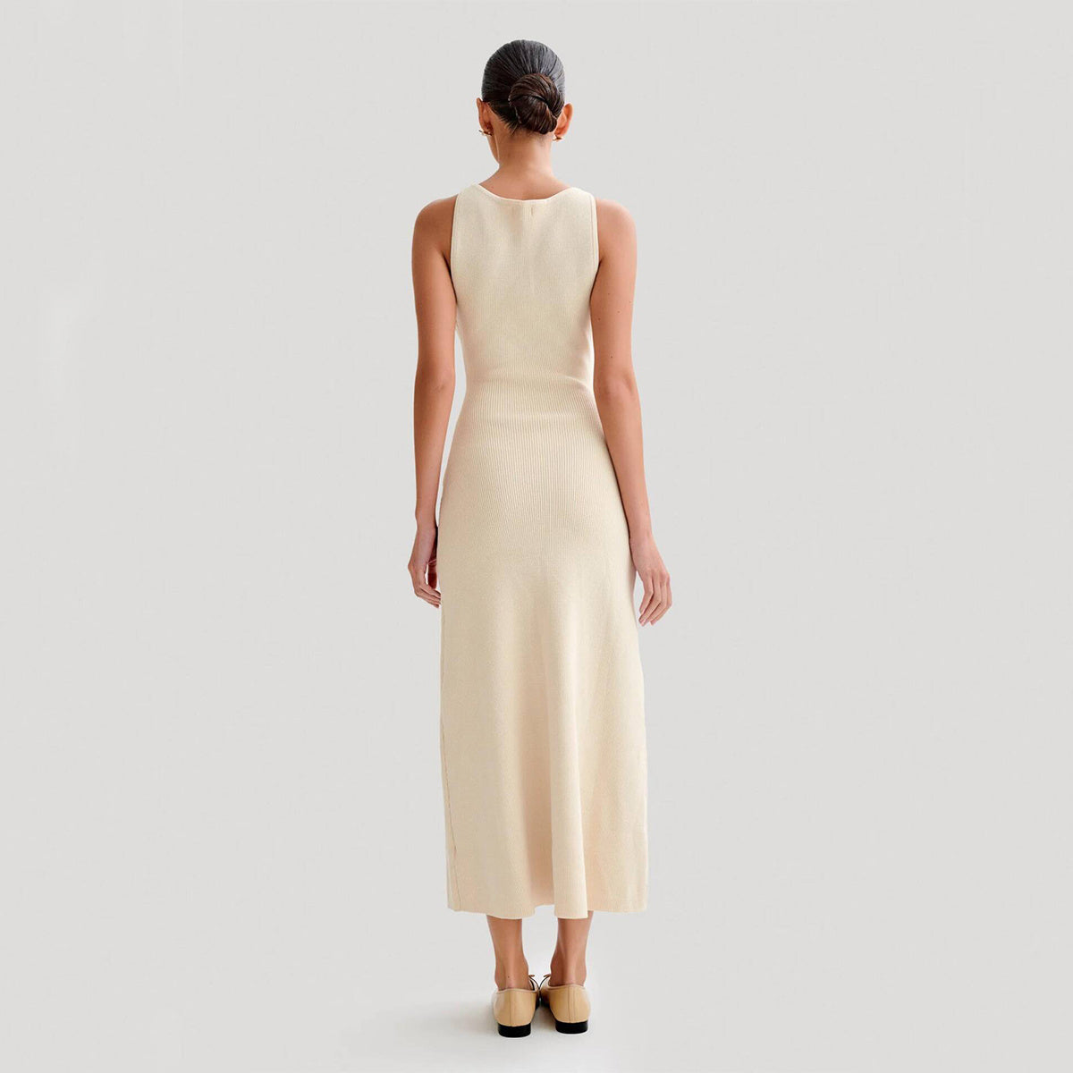 Eclat™ | Robe midi sans manches – Boutonnée et minimaliste chic